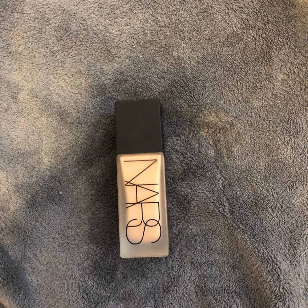 NARS luminous weightless foundation (Santa fe)